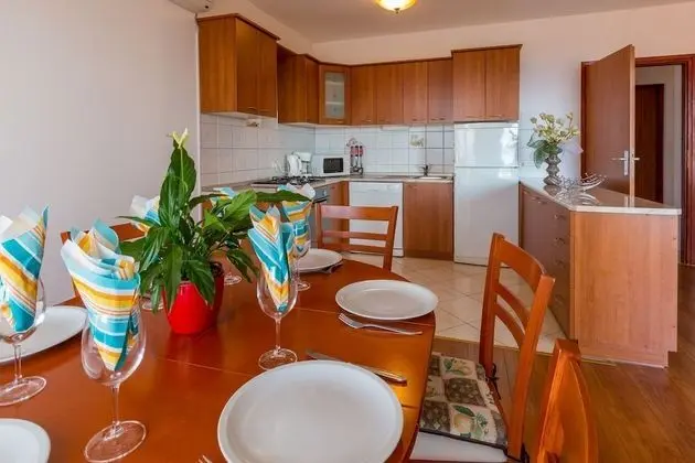 Apart Daire (Tomica - open pool - A1 veliki(4+2))