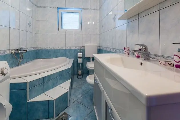 Apart Daire (Tomica - open pool - A1 veliki(4+2))