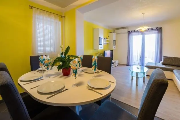 Apart Daire (Tomica - open pool - A4 dvoetažni(4+)