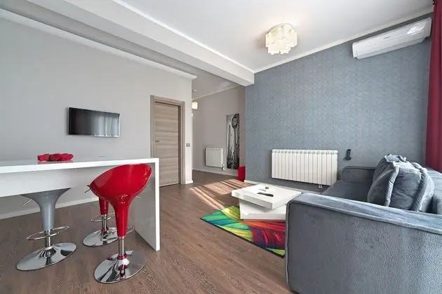 Apart Daire, 2 Yatak Odası, Balkon, Kısmi Göl Manzaralı