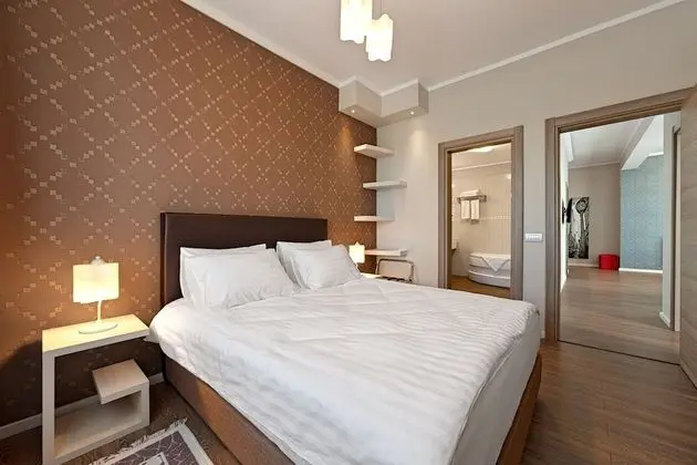Apart Daire, 2 Yatak Odası, Balkon, Kısmi Göl Manzaralı