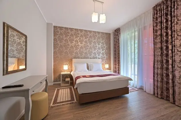 Apart Daire, 2 Yatak Odası, Balkon, Kısmi Göl Manzaralı