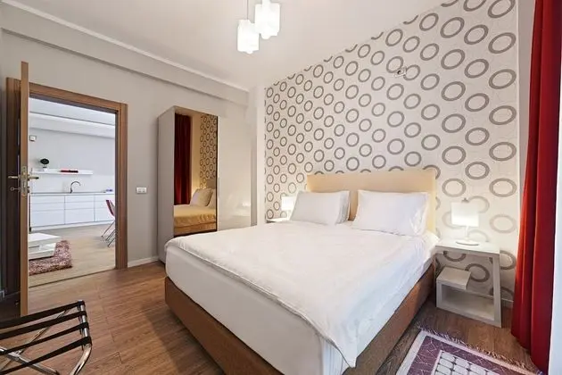 Apart Daire, 2 Yatak Odası, Balkon, Kısmi Göl Manzaralı