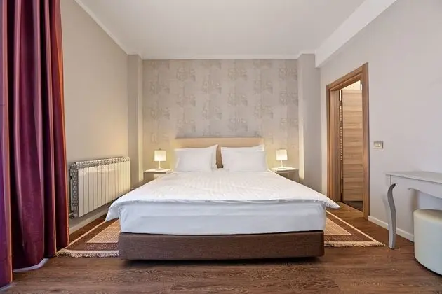 Apart Daire, 2 Yatak Odası, Balkon, Kısmi Göl Manzaralı