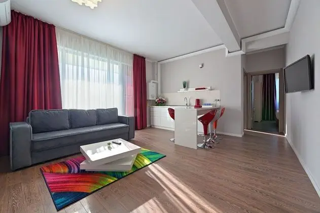 Apart Daire, 2 Yatak Odası, Balkon, Kısmi Göl Manzaralı