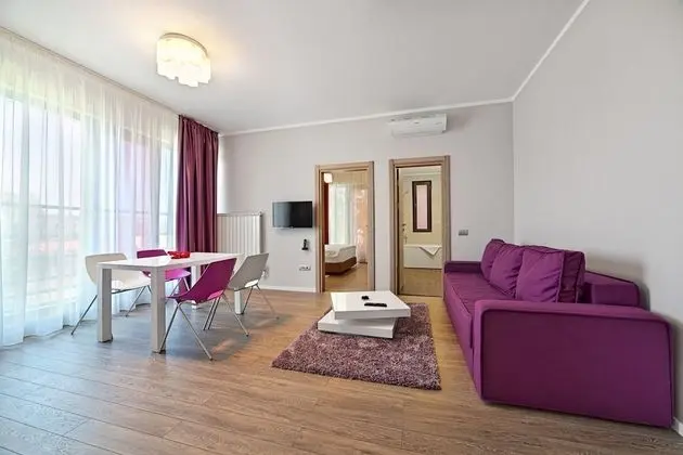Apart Daire, 2 Yatak Odası, Balkon, Kısmi Göl Manzaralı