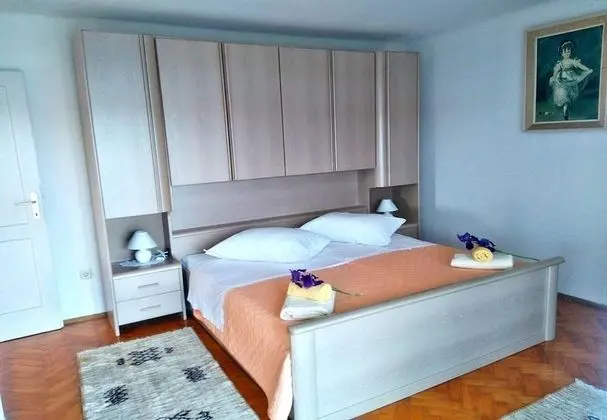 Ev (Tomislav - 100 m from sea - H(4+2))