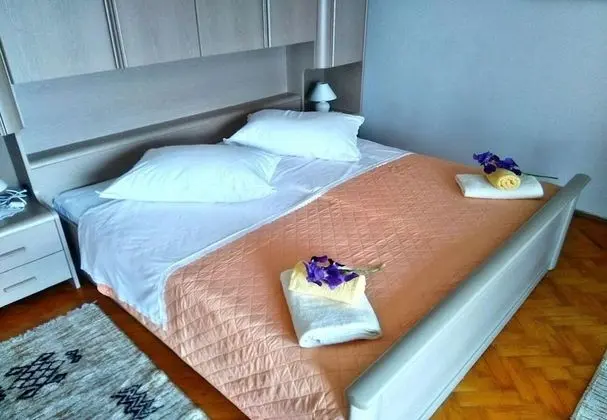 Ev (Tomislav - 100 m from sea - H(4+2))