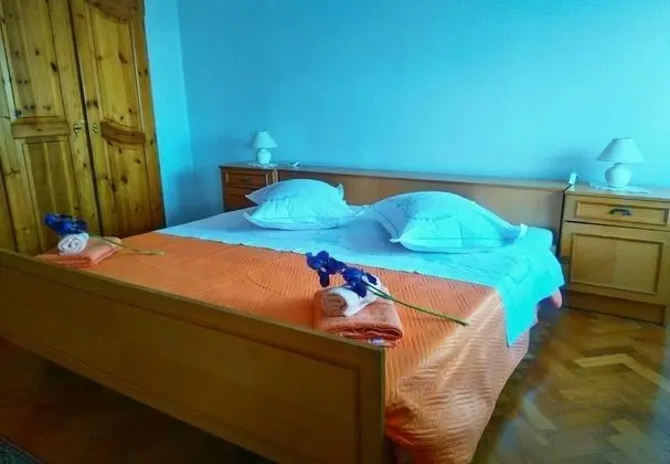 Ev (Tomislav - 100 m from sea - H(4+2))