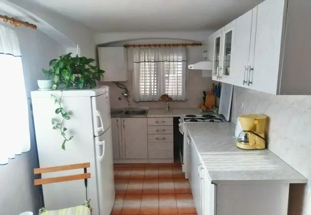 Ev (Tomislav - 100 m from sea - H(4+2))