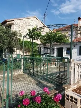 Ev (Tomislav - 100 m from sea - H(4+2))