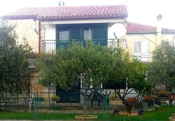 Ev (Tomislav - 100 m from sea - H(4+2))