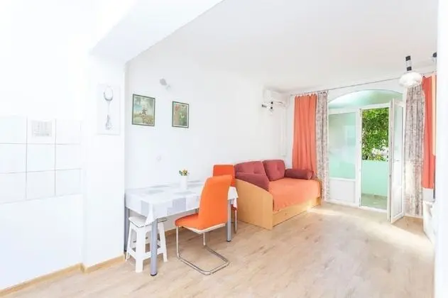 Apart Daire (Tomislava - ground floor apartments -)