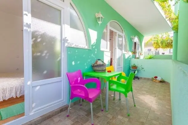 Apart Daire (Tomislava - ground floor apartments -)