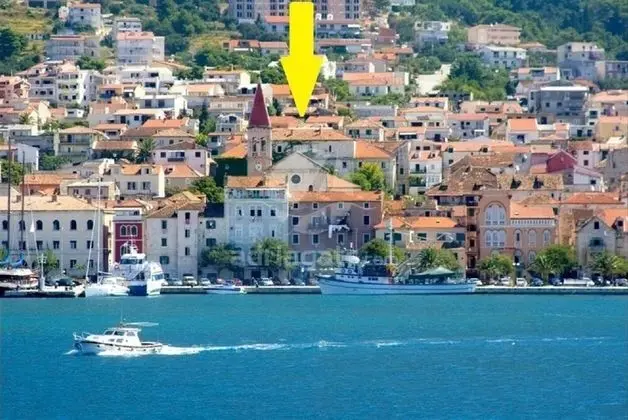 Apart Daire (Tomislava - ground floor apartments -)