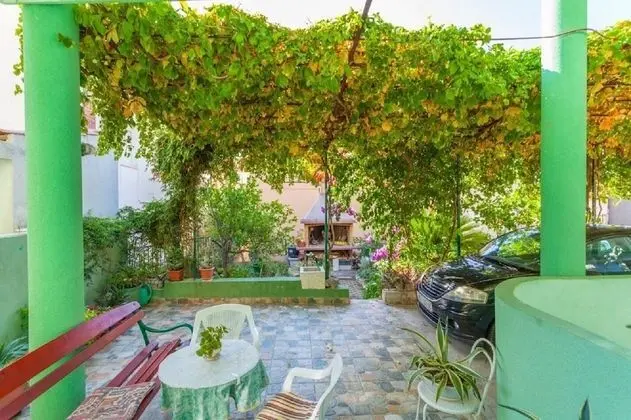 Apart Daire (Tomislava - ground floor apartments -)