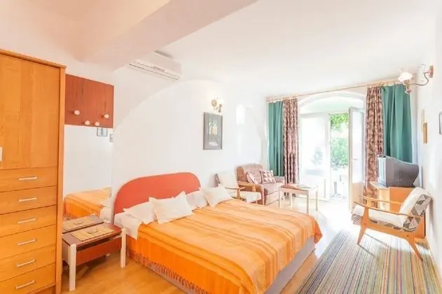 Apart Daire (Tomislava - ground floor apartments -)