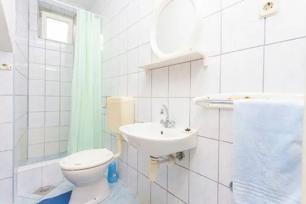 Apart Daire (Tomislava - ground floor apartments -)