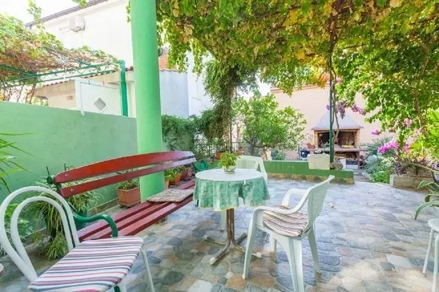 Apart Daire (Tomislava - ground floor apartments -)