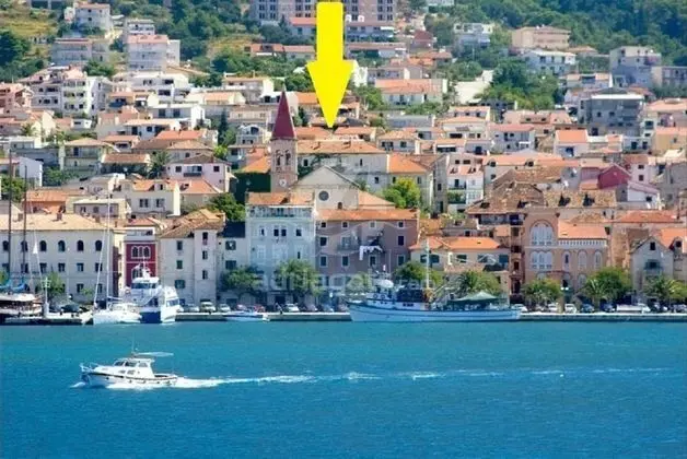 Apart Daire (Tomislava - ground floor apartments -)