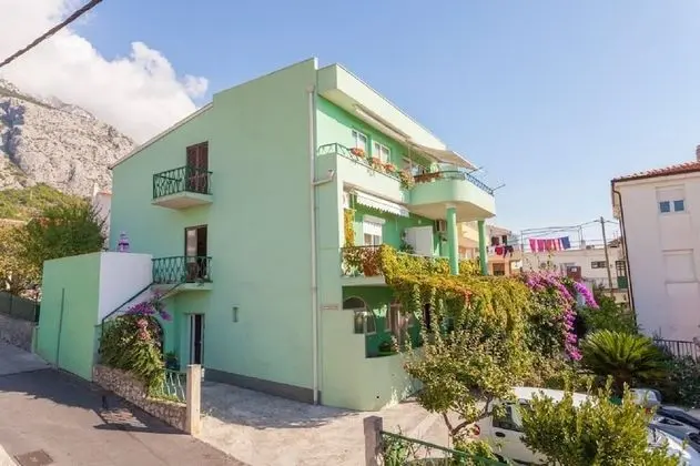 Apart Daire (Tomislava - ground floor apartments -)