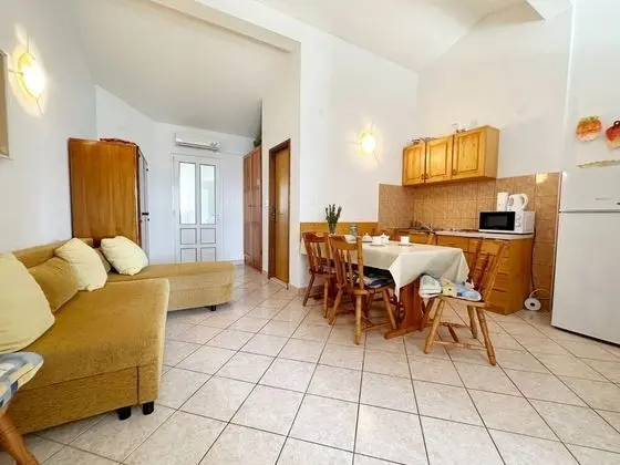 Apart Daire (Tomo - 10 m from beach - A1(2+2))