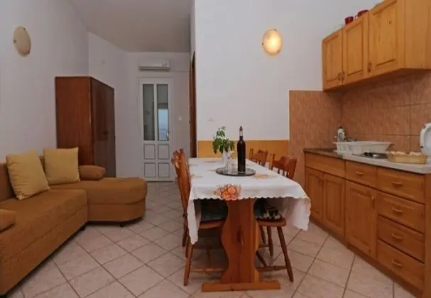 Apart Daire (Tomo - 10 m from beach - A1(2+2))