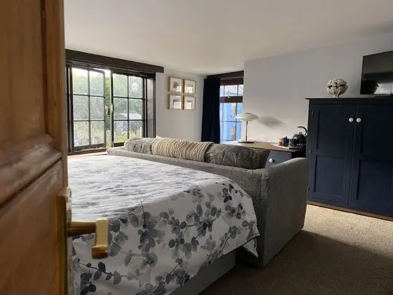 Design Tek Büyük Yataklı Oda, Banyolu/Duşlu