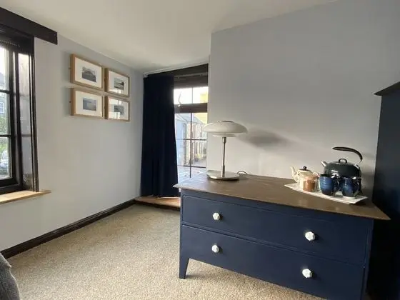 Design Tek Büyük Yataklı Oda, Banyolu/Duşlu