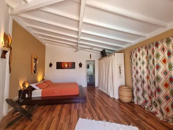 Oda, Havuz Manzaralı, Denize Sıfır