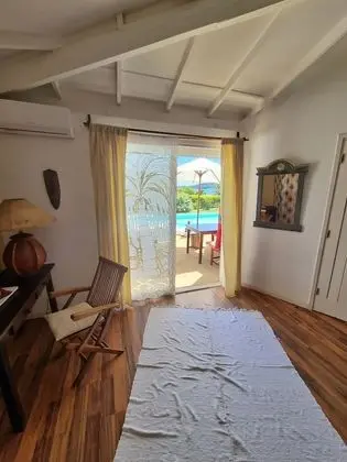 Oda, Havuz Manzaralı, Denize Sıfır
