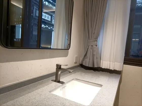 Standard Tek Büyük Yataklı Oda (East)