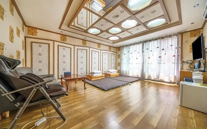 Oda (4 people Family Ondol Room (Bathtub f)