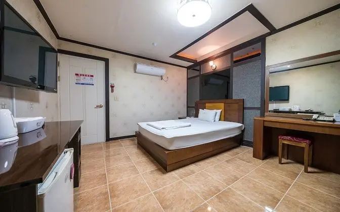 Oda (Standard Room (MAX 2 Person Netflix/Y)