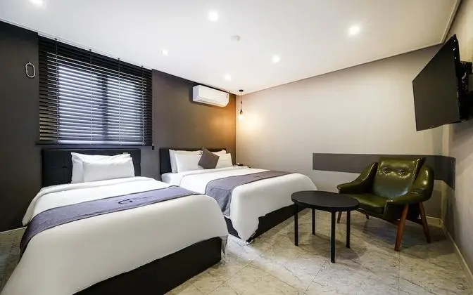 Oda (Deluxe Twin (Double + Single Bed Netf)