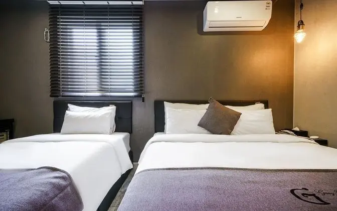 Oda (Deluxe Twin (Double + Single Bed Netf)