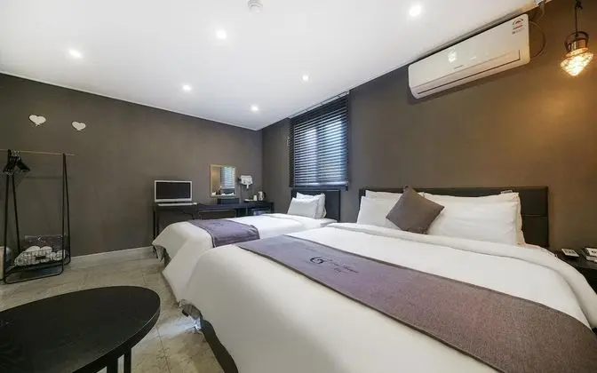 Oda (Deluxe Twin (Double + Single Bed Netf)