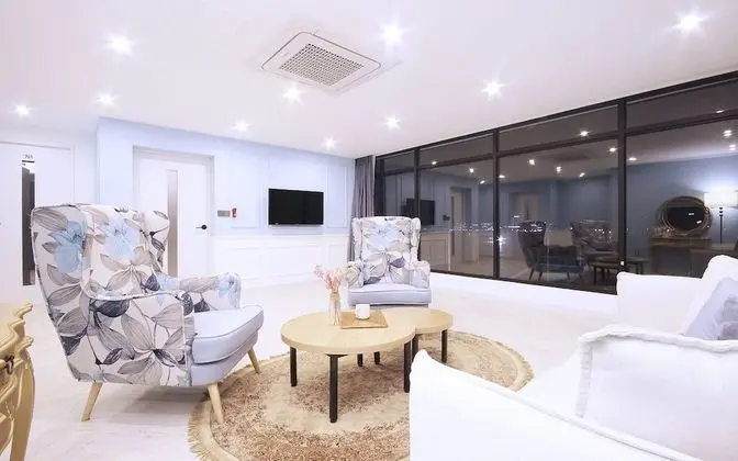 Oda (Premium Suite -Ocean View + Night Vie)