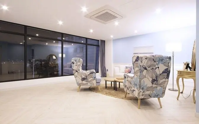 Oda (Premium Suite -Ocean View + Night Vie)