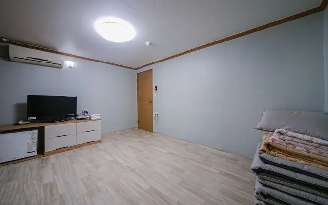 Oda (Korean-style Ondol Room)