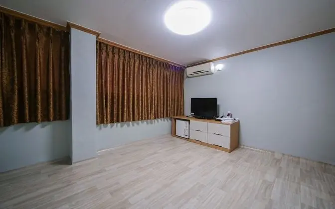Oda (Korean-style Ondol Room)
