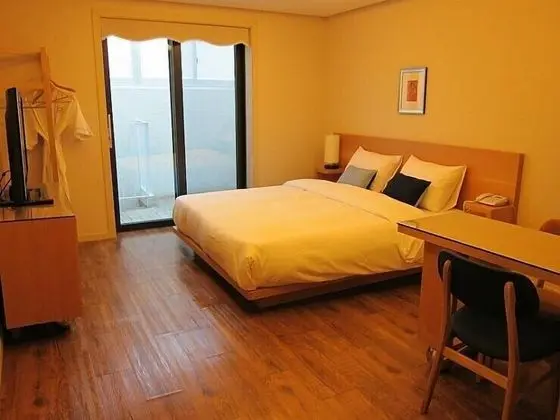 Standard Tek Büyük Yataklı Oda