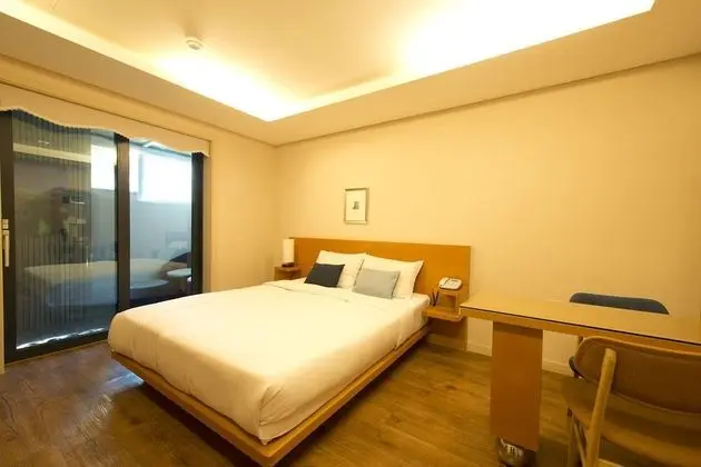 Standard Tek Büyük Yataklı Oda