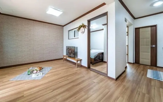 Oda (Room 102 (individual terrace))