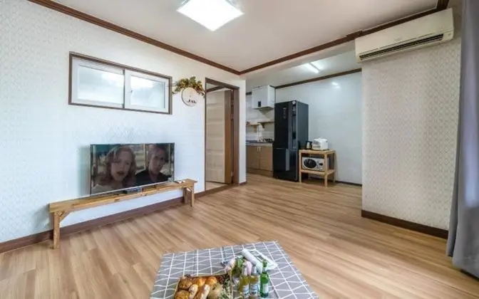 Oda (Room 102 (individual terrace))