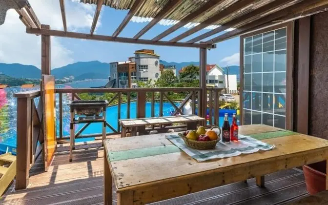 Oda (Room 102 (individual terrace))