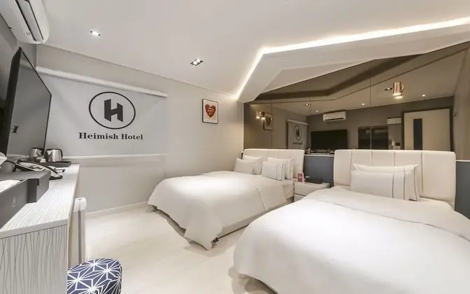 Oda (Deluxe Twin with Double + Single Bed )