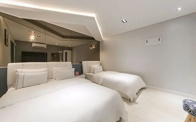 Oda (Deluxe Twin with Double + Single Bed )