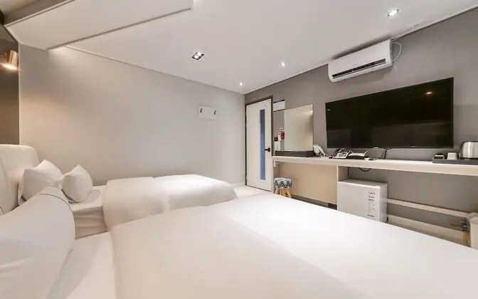 Oda (Deluxe Twin with Double + Single Bed )