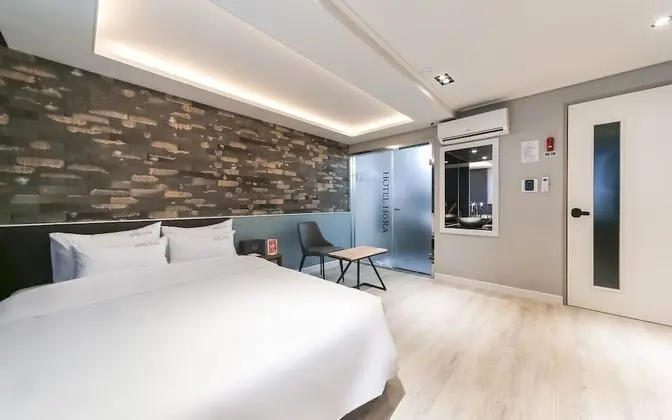 Oda (Deluxe (Netflix Available Laundry) (B)